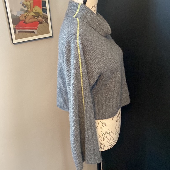 Topshop Gray Turtleneck Wide Long Sleeve Gray Ribbed Knit Crop Top Sweater - Picture 4 of 11